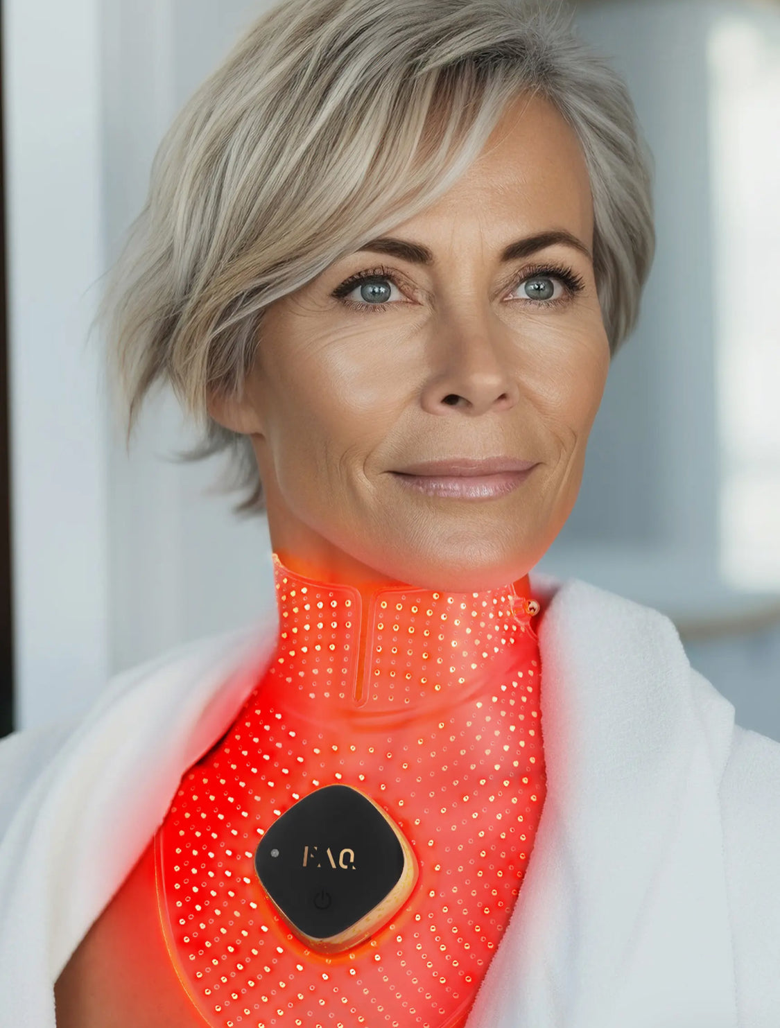 FOREO, FAQ 211 Silicone LED + Near-Infrared Neck & Décolleté Mask