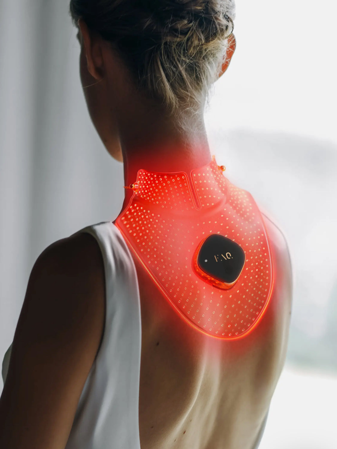 FOREO, FAQ 211 Silicone LED + Near-Infrared Neck & Décolleté Mask