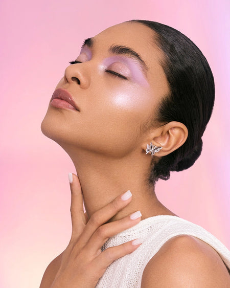 FLORASIS, GENTLE WAVES AQUA GLOW HIGHLIGHTER A TOUCH OF LUMINOSITY FOR AN ULTIMATE RADIANT LOOK.