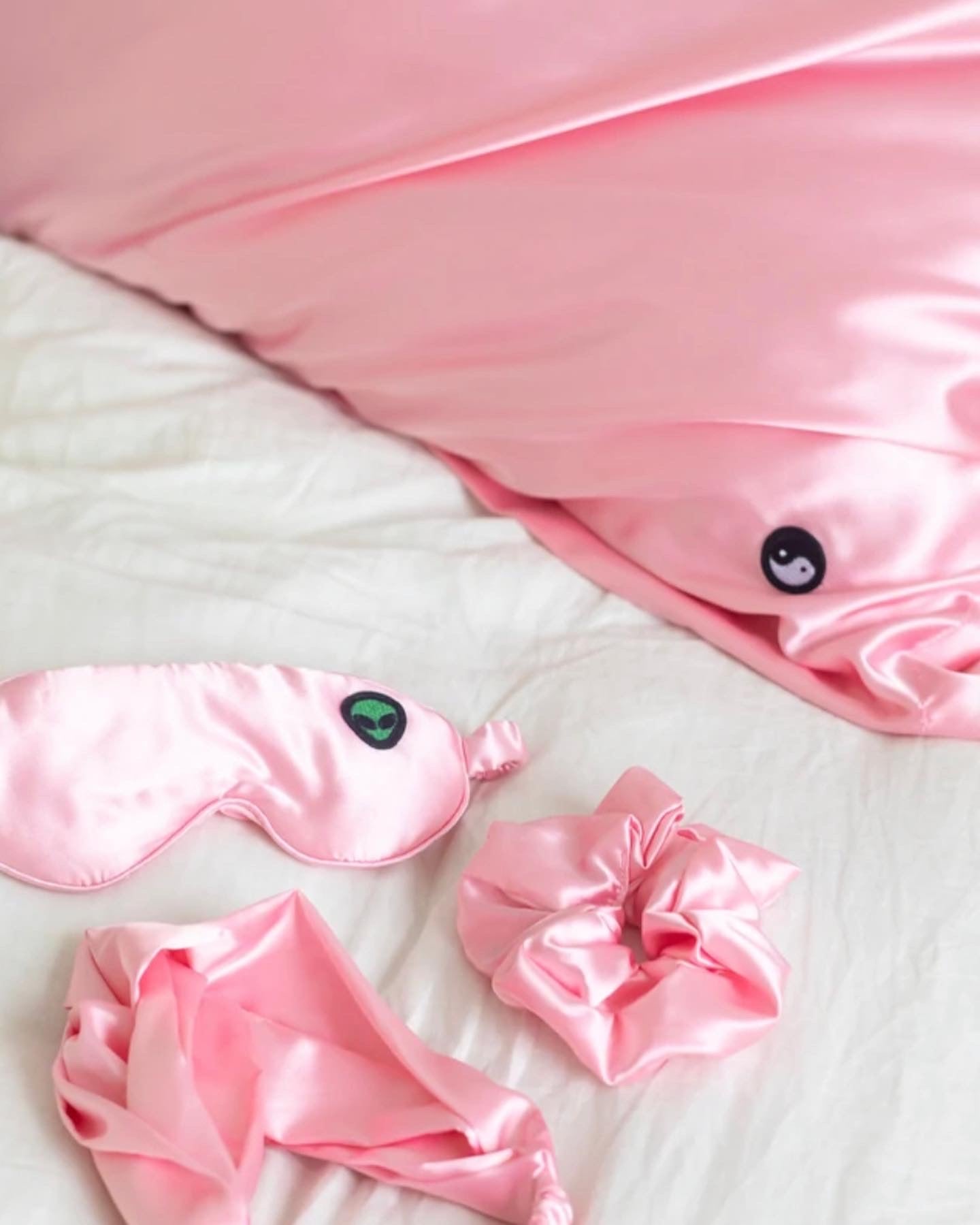 TRULY BEAUTY, BONNE NUIT BEAUTE SATIN SLEEP SET