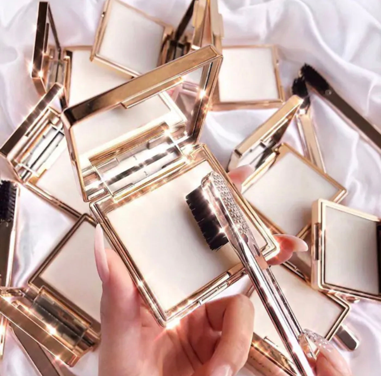 ICONIC LONDON, BROW SILK AND BRUSH BUNDLE