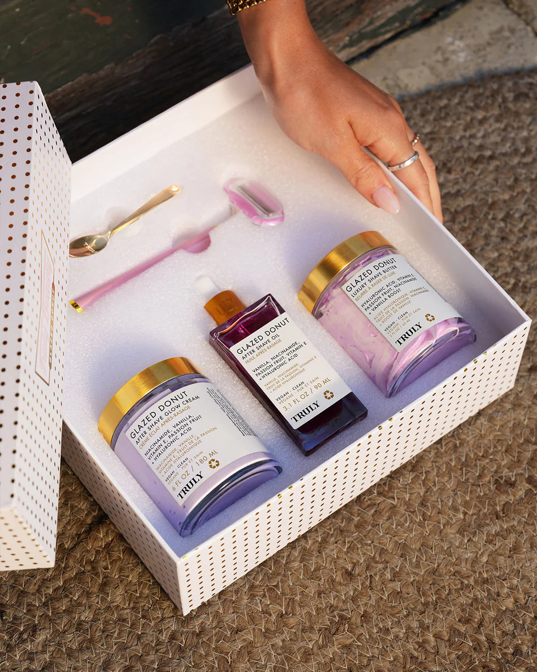 TRULY BEAUTY, Glazed Donut PR Box Limited Edition Collector’s Set