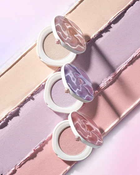 FLORASIS, GENTLE WAVES AQUA GLOW HIGHLIGHTER A TOUCH OF LUMINOSITY FOR AN ULTIMATE RADIANT LOOK.