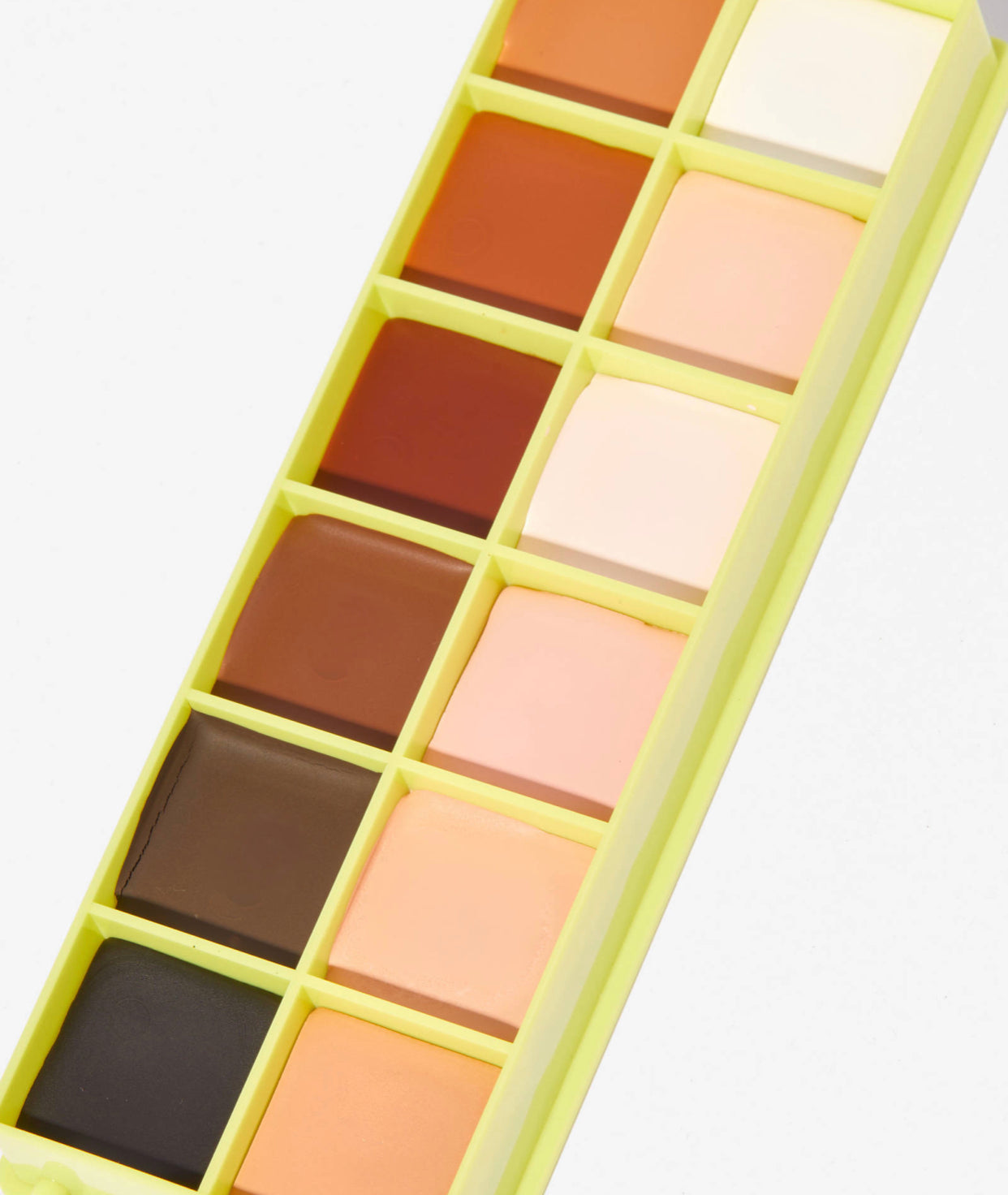 MADE BY MITCHELL, COLOUR CASE COSMETIC PAINT PALETTE THE ESSENTIALS